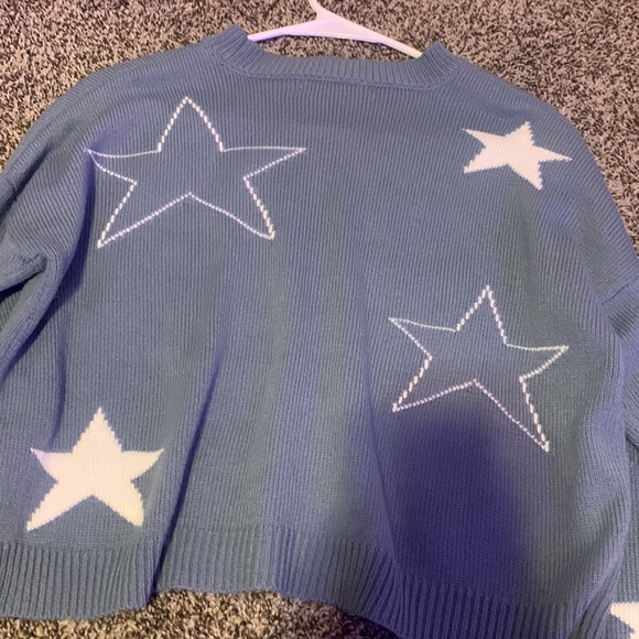 blue cropped star print sweater - Picture 3 of 5